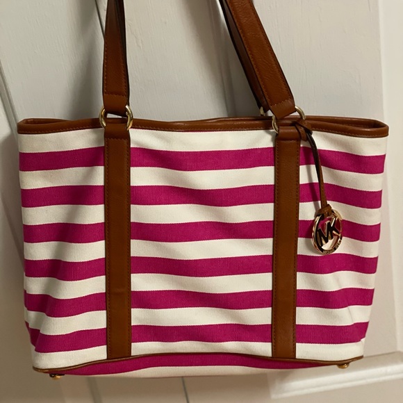 Michael Kors bag - Picture 1 of 6